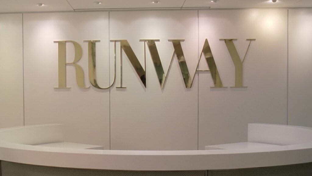 アメリカの女性ファッション誌「RUNWAY」の受付